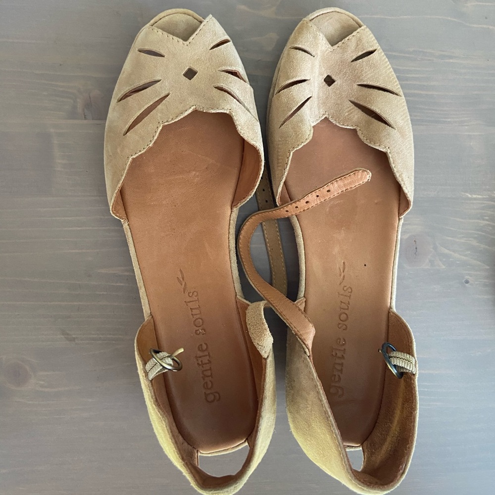 Gentle Souls suede sandal
